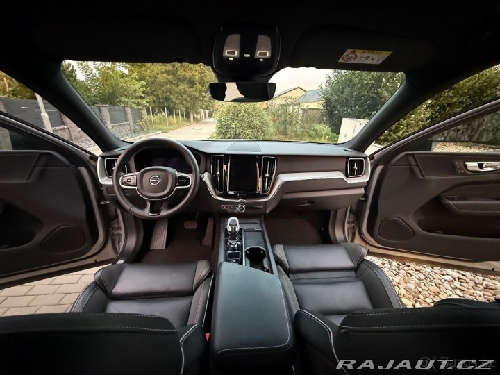 Volvo XC60 B4 D PLUS DARK 1800