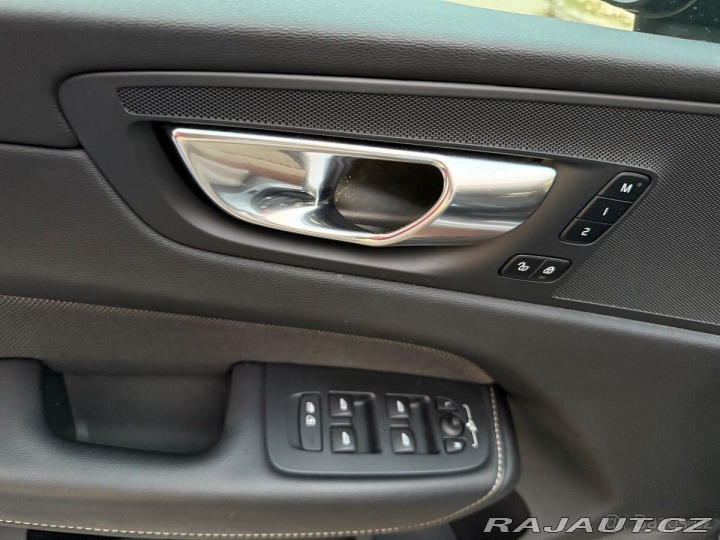 Volvo XC60 B4 D PLUS DARK 1800