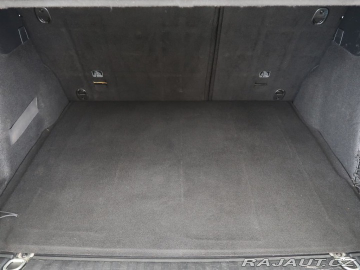 Peugeot 2008 1.2PureTech,CZ,1Maj,Manuá 2017