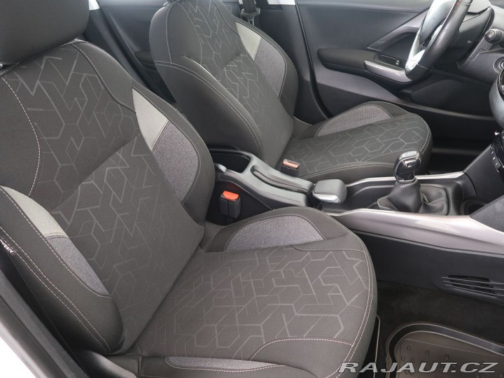 Peugeot 2008 1.2PureTech,CZ,1Maj,Manuá 2017