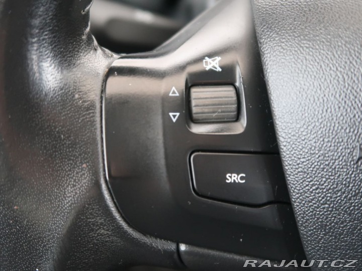 Peugeot 2008 1.2PureTech,CZ,1Maj,Manuá 2017