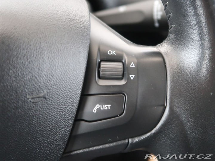 Peugeot 2008 1.2PureTech,CZ,1Maj,Manuá 2017