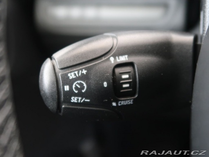 Peugeot 2008 1.2PureTech,CZ,1Maj,Manuá 2017