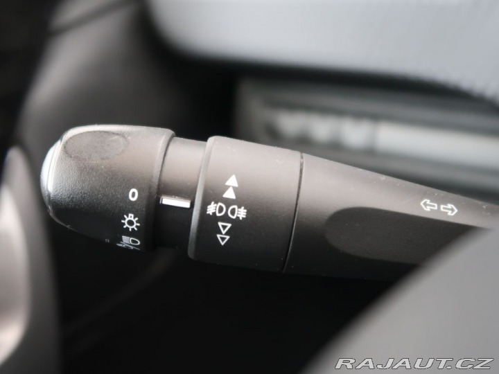 Peugeot 2008 1.2PureTech,CZ,1Maj,Manuá 2017