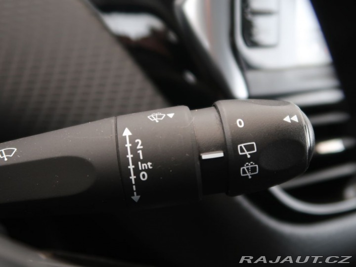 Peugeot 2008 1.2PureTech,CZ,1Maj,Manuá 2017