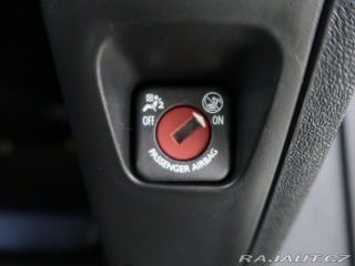 Peugeot 2008 1.2PureTech,CZ,1Maj,Manuá 2017