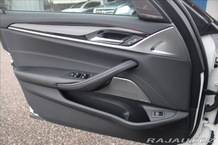 BMW 5 3,0 30d xDrive MSport h/k 2022