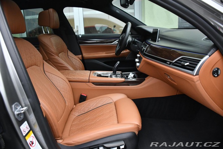 BMW 7 745Le xD M-SPORT HK PANO 2019