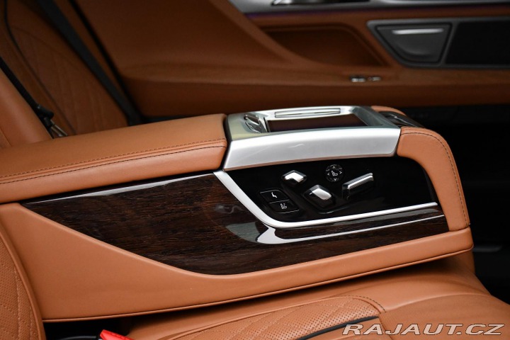 BMW 7 745Le xD M-SPORT HK PANO 2019