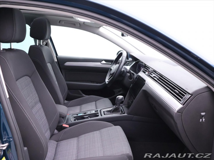 Volkswagen Passat 2,0 TDI 110kW DSG LED ACC 2022
