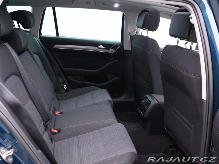 Volkswagen Passat 2,0 TDI 110kW DSG LED ACC 2022