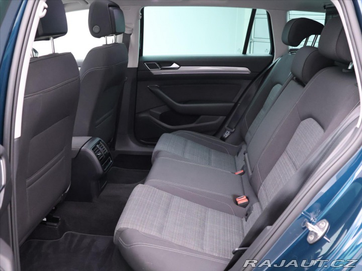 Volkswagen Passat 2,0 TDI 110kW DSG LED ACC 2022