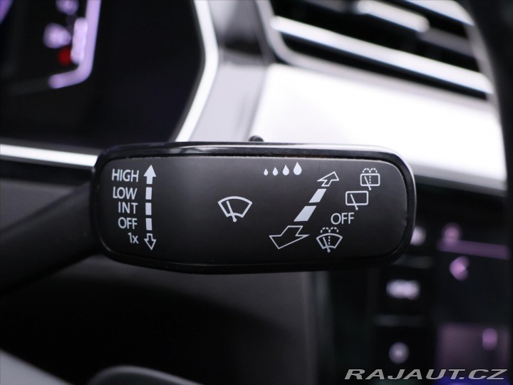 Volkswagen Passat 2,0 TDI 110kW DSG LED ACC 2022