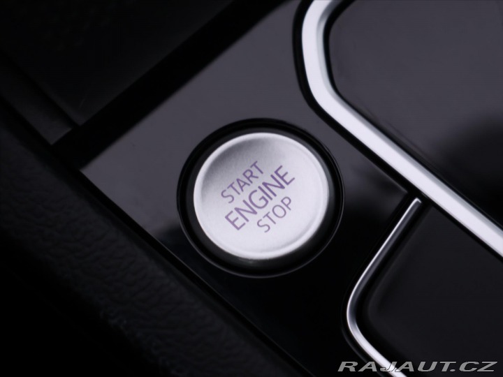 Volkswagen Passat 2,0 TDI 110kW DSG LED ACC 2022