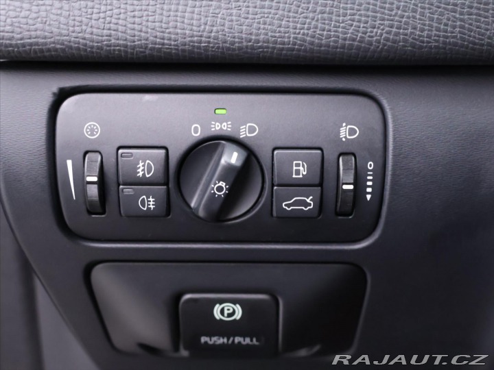 Volvo XC60 2,4 D5 151kW AWD Kinetic 2010