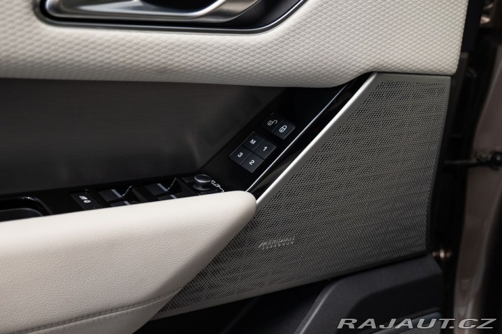 Land Rover Range Rover Velar D300 Meridian/LED/Vyhříva 2018