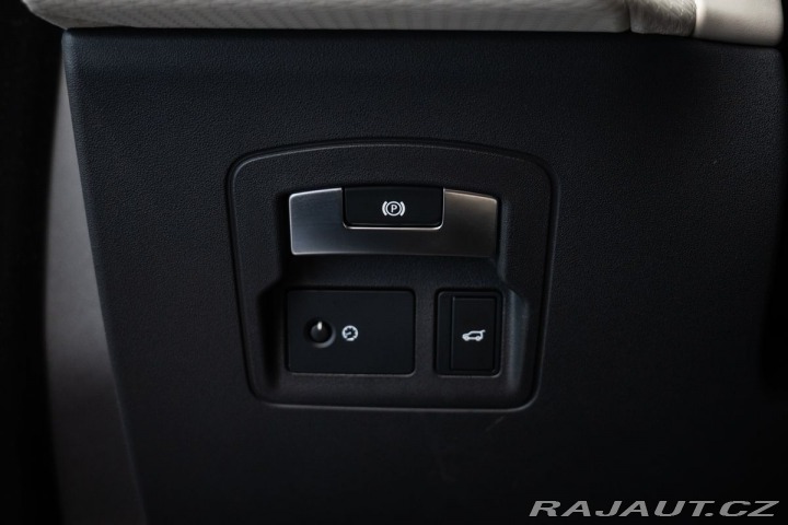 Land Rover Range Rover Velar D300 Meridian/LED/Vyhříva 2018