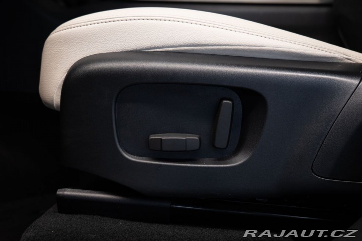 Land Rover Range Rover Velar D300 Meridian/LED/Vyhříva 1800