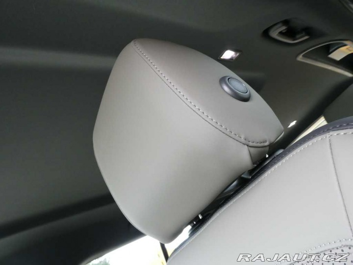 Land Rover Defender 110 3,0 X-Dynamic SE D250 2025