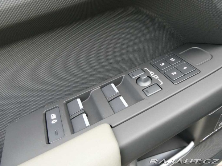 Land Rover Defender 110 3,0 X-Dynamic SE D250 2025