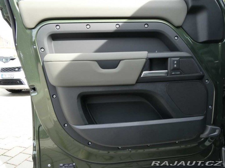 Land Rover Defender 110 3,0 X-Dynamic SE D250 2025