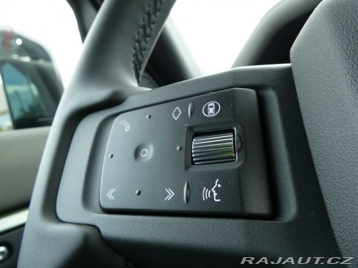 Land Rover Defender 110 3,0 X-Dynamic SE D250 2025