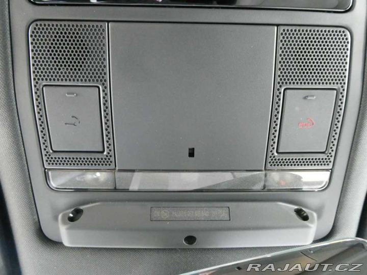 Land Rover Defender 110 3,0 X-Dynamic SE D250 2025