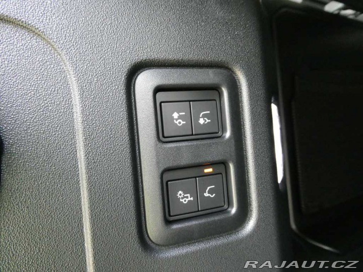 Land Rover Defender 110 3,0 X-Dynamic SE D250 2025