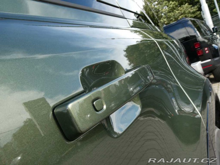 Land Rover Defender 110 3,0 X-Dynamic SE D250 2025