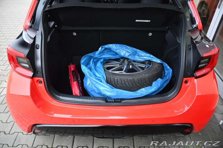 Toyota Yaris 1.5HSD e-CVT SELECT ČR 2X 2021