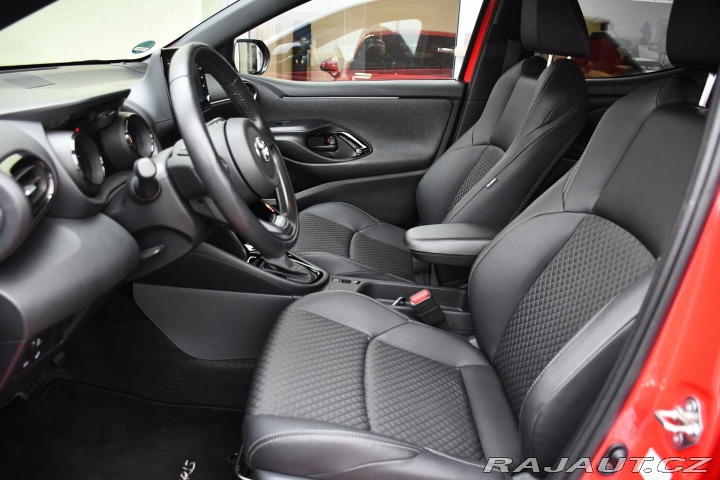 Toyota Yaris 1.5HSD e-CVT SELECT ČR 2X 2021
