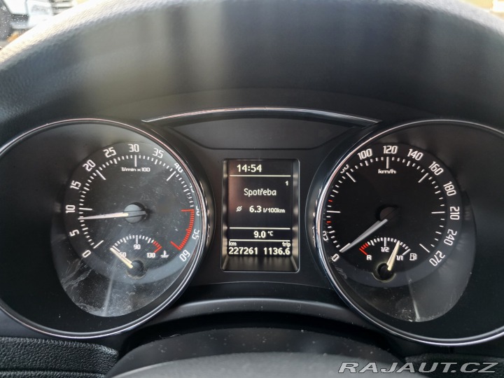 Škoda Superb kombi 2.0 TDi CR 103 KW 2011