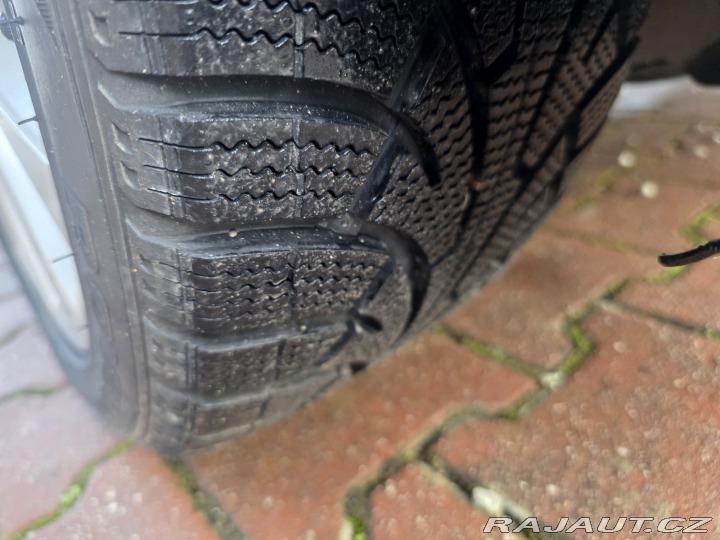 Škoda Superb kombi 2.0 TDi CR 103 KW 2011