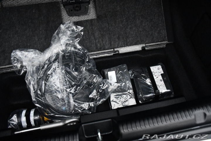 Mercedes-Benz EQE 350 REZERVACE 2024