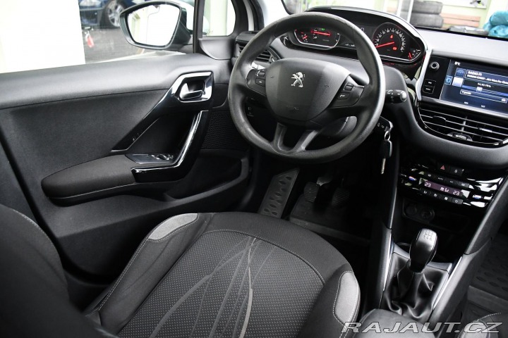 Peugeot 208 1.2VTi 60kW ČR 2xKOLA 2015