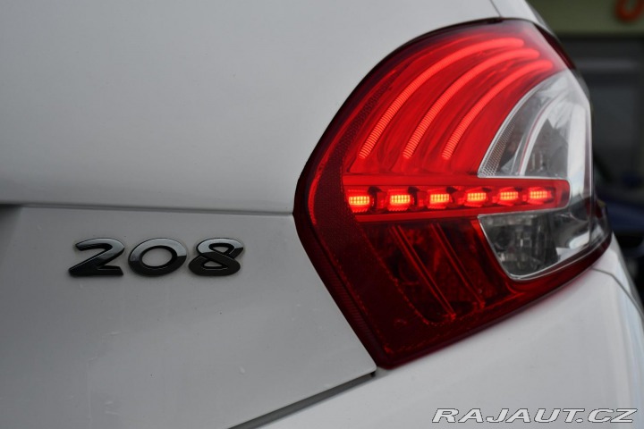 Peugeot 208 1.2VTi 60kW ČR REZERVACE 2015
