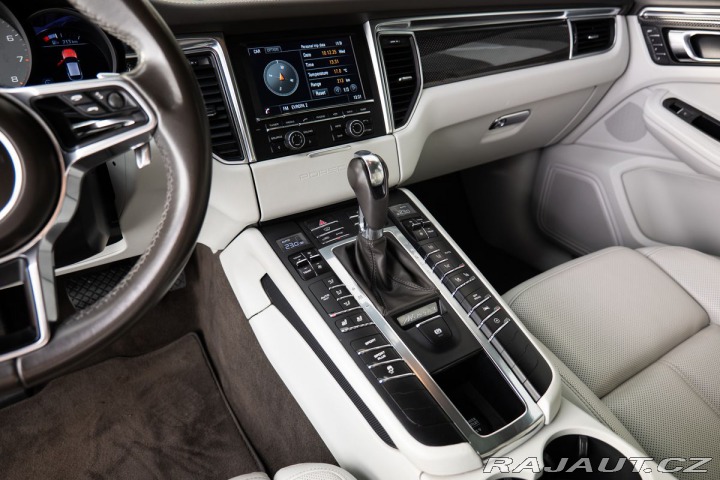Porsche Macan S 1800