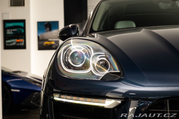 Porsche Macan S 1800