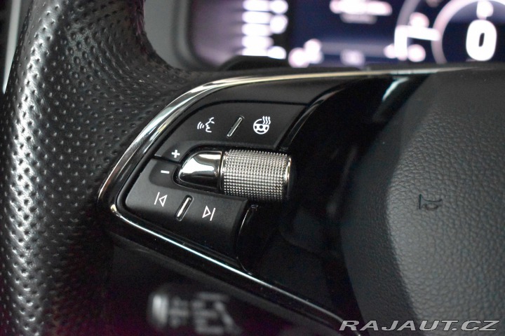 Škoda Karoq 1.5 TSI DSG*TAŽNÉ*ACC*KAM 2021