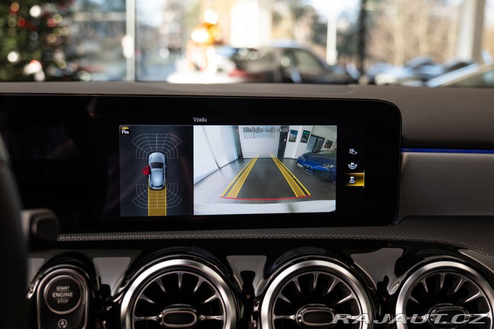 Mercedes-Benz A 200d/AMG/CarPlay 2023