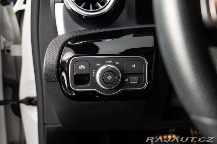 Mercedes-Benz A 200d/AMG/CarPlay 2023