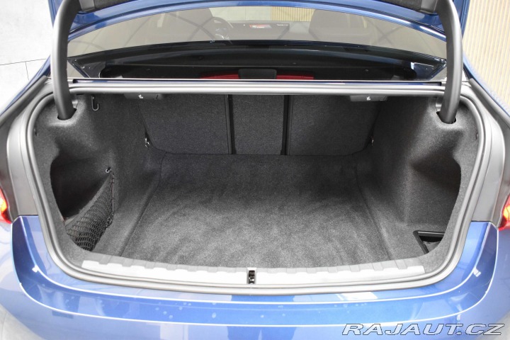 BMW 3 320d xD NEZ. TOPENÍ*ZÁRUK 2023