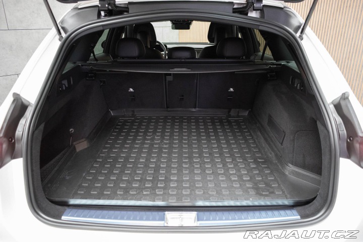 Mercedes-Benz E E 220d AMG*TAŽNÉ*ZÁRUKA*Č 2024