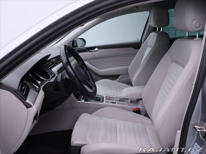 Volkswagen Passat 2,0 TDI  DSG LED Elegance 2020