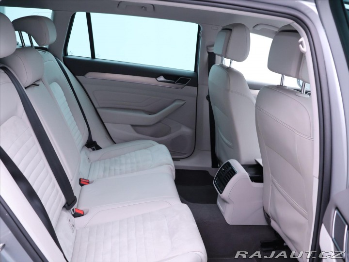 Volkswagen Passat 2,0 TDI  DSG LED Elegance 2020