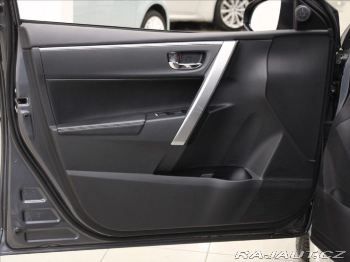 Toyota Corolla 1,6 i 97kW AT Executive 1 2016