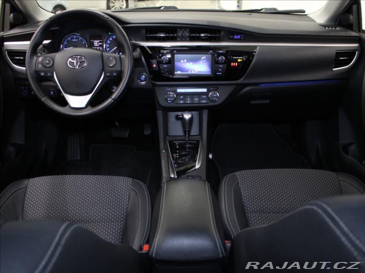 Toyota Corolla 1,6 i 97kW AT Executive 1 2016