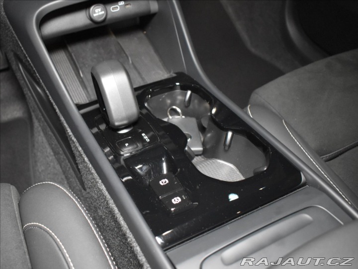 Volvo XC40 2,0 B4 Ultra Pano,BLIS,Be 2025