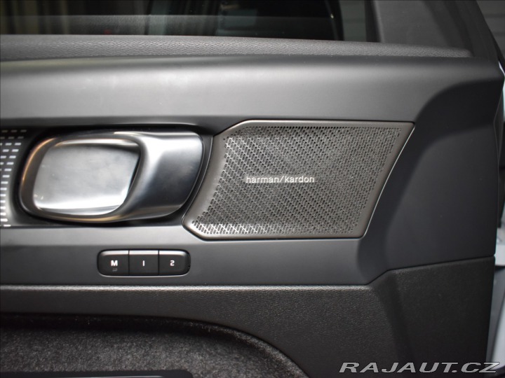 Volvo XC40 2,0 B4 Ultra Pano,BLIS,Be 2025