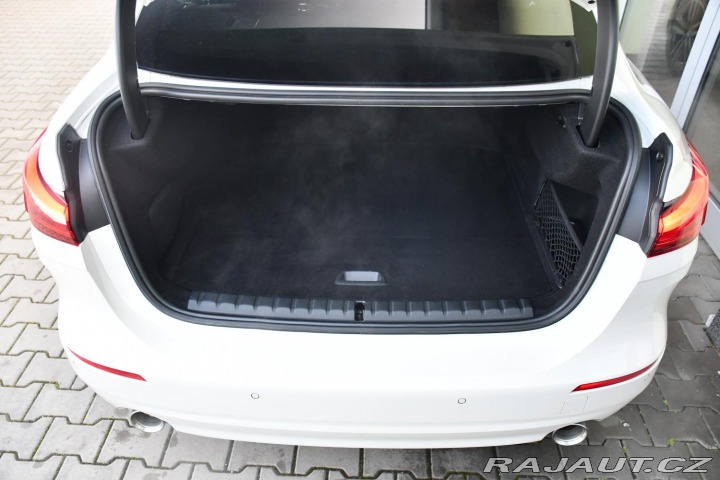 BMW 2 218d LED HUD CARPLAY 1M Č 2021